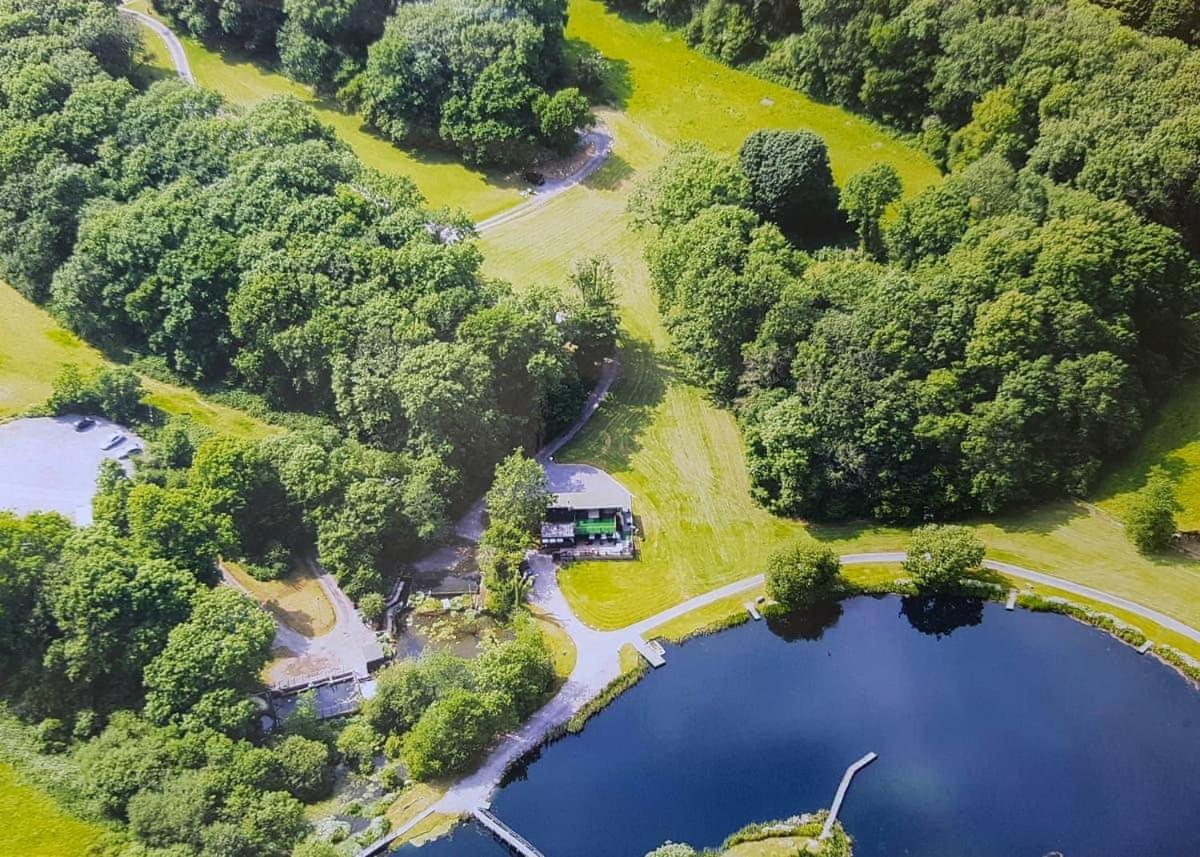 Отель Garnffrwd Park Llanddarog Экстерьер фото