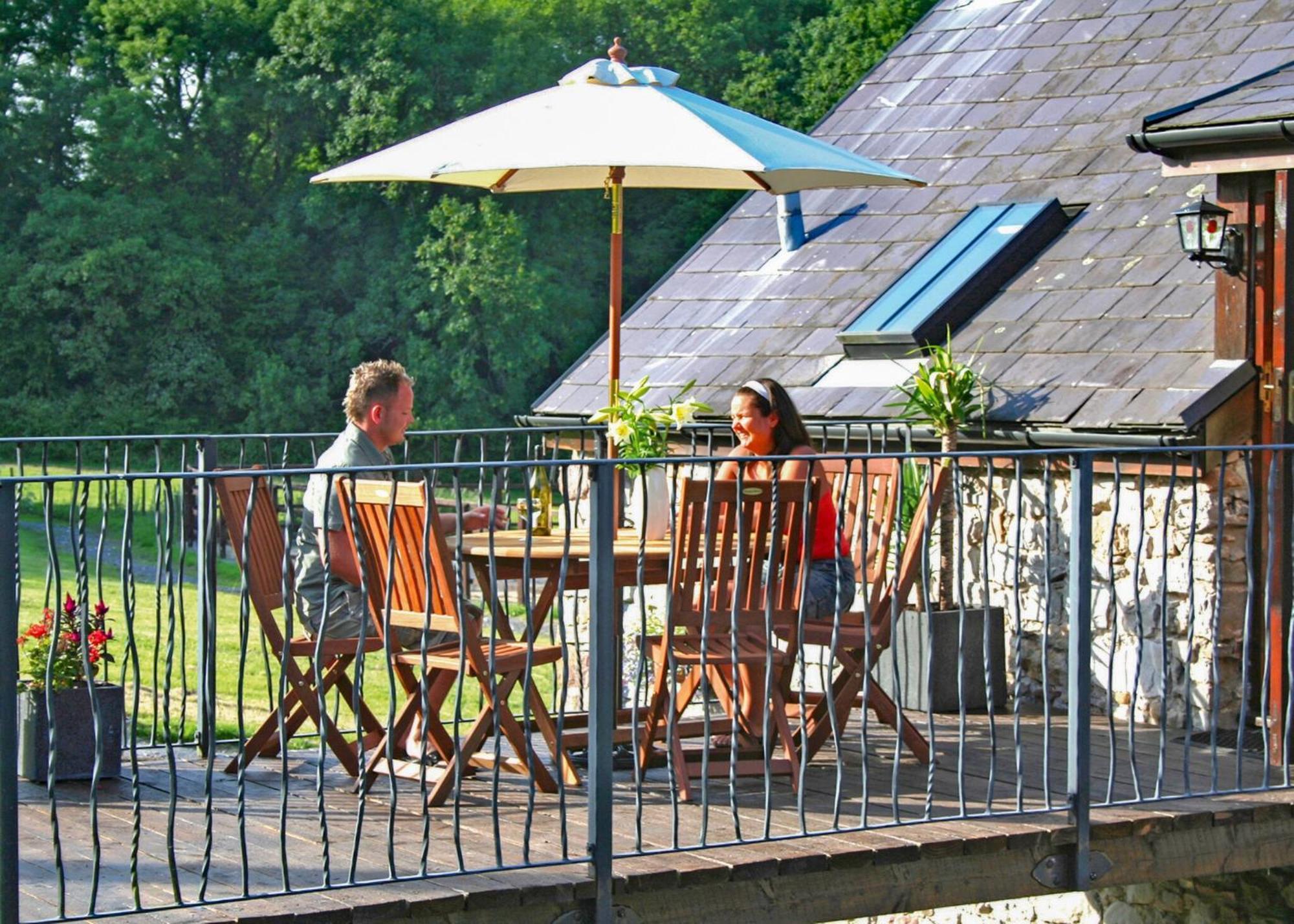 Отель Garnffrwd Park Llanddarog Экстерьер фото
